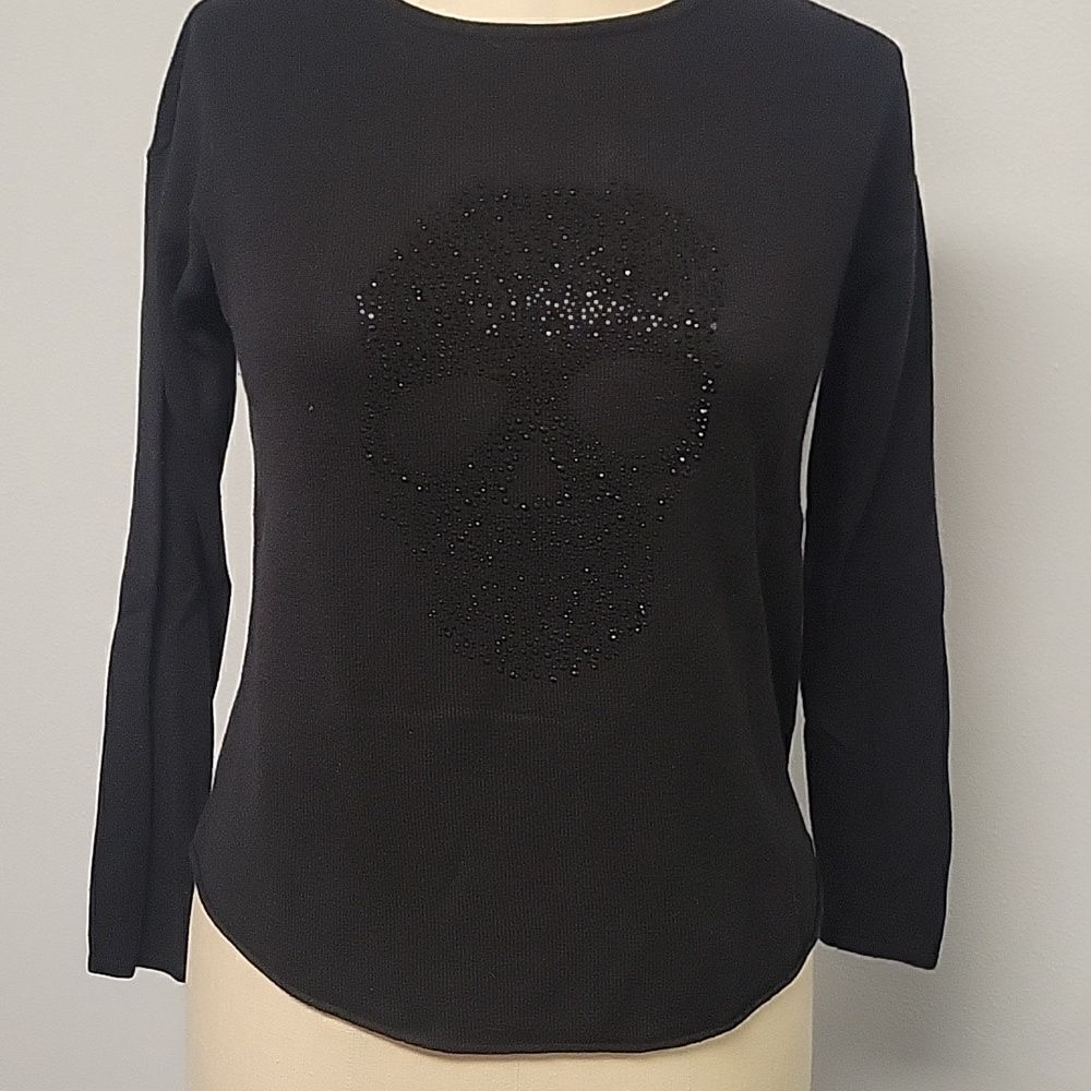 Philosophy black on black skull shirt. Size M